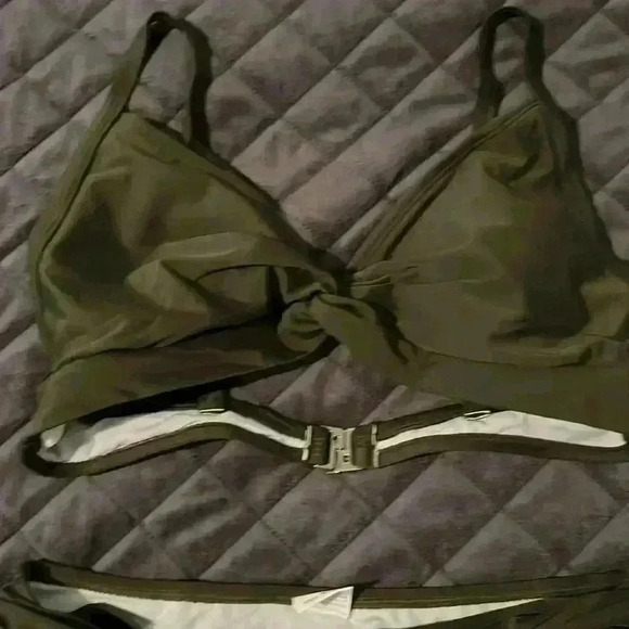 Women’s swim suit - Picture 3 of 3